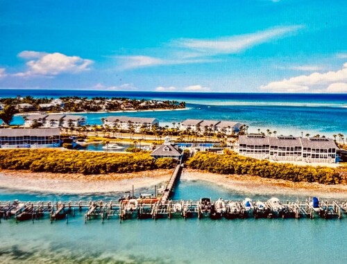 Rare BOCA GRANDE 3BR/3BA WATERFRONT - Gulf Sunsets & Harbor Sunrises - Boat Slip