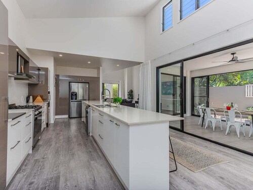 Longboard Coastal Retreat