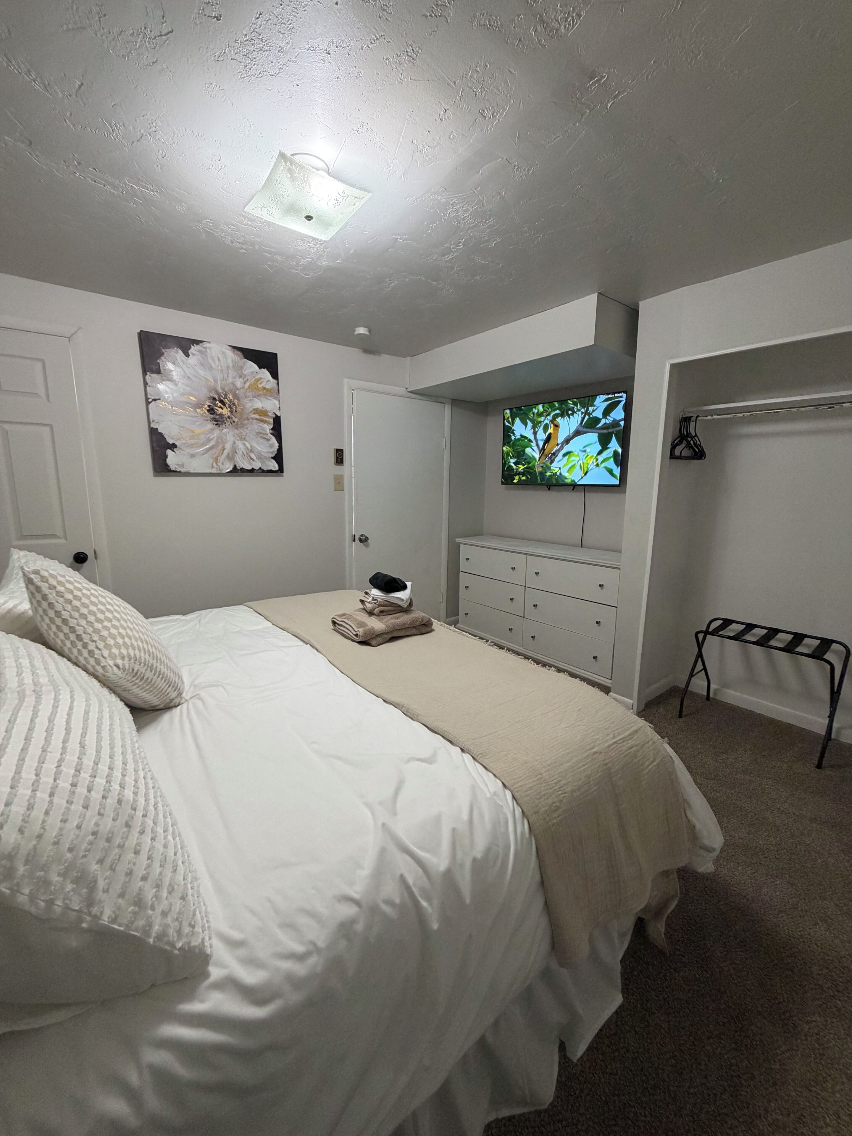 3 bedrooms, iron/ironing board, WiFi, bed sheets