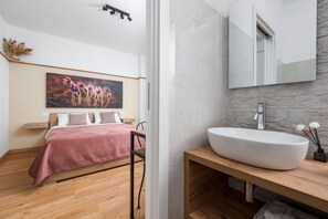 1 habitación, escritorio, wifi gratis y ropa de cama 