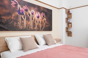 1 bedroom, desk, free WiFi, bed sheets - Flowers Room – Nature-Inspired Elegance with a Private Balcony (Piano di Sorrento)