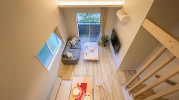 Premier Villa, 4 Bedrooms | Living area | 43-inch LCD TV with digital channels