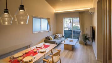 Premier Villa, 4 Bedrooms | In-room dining