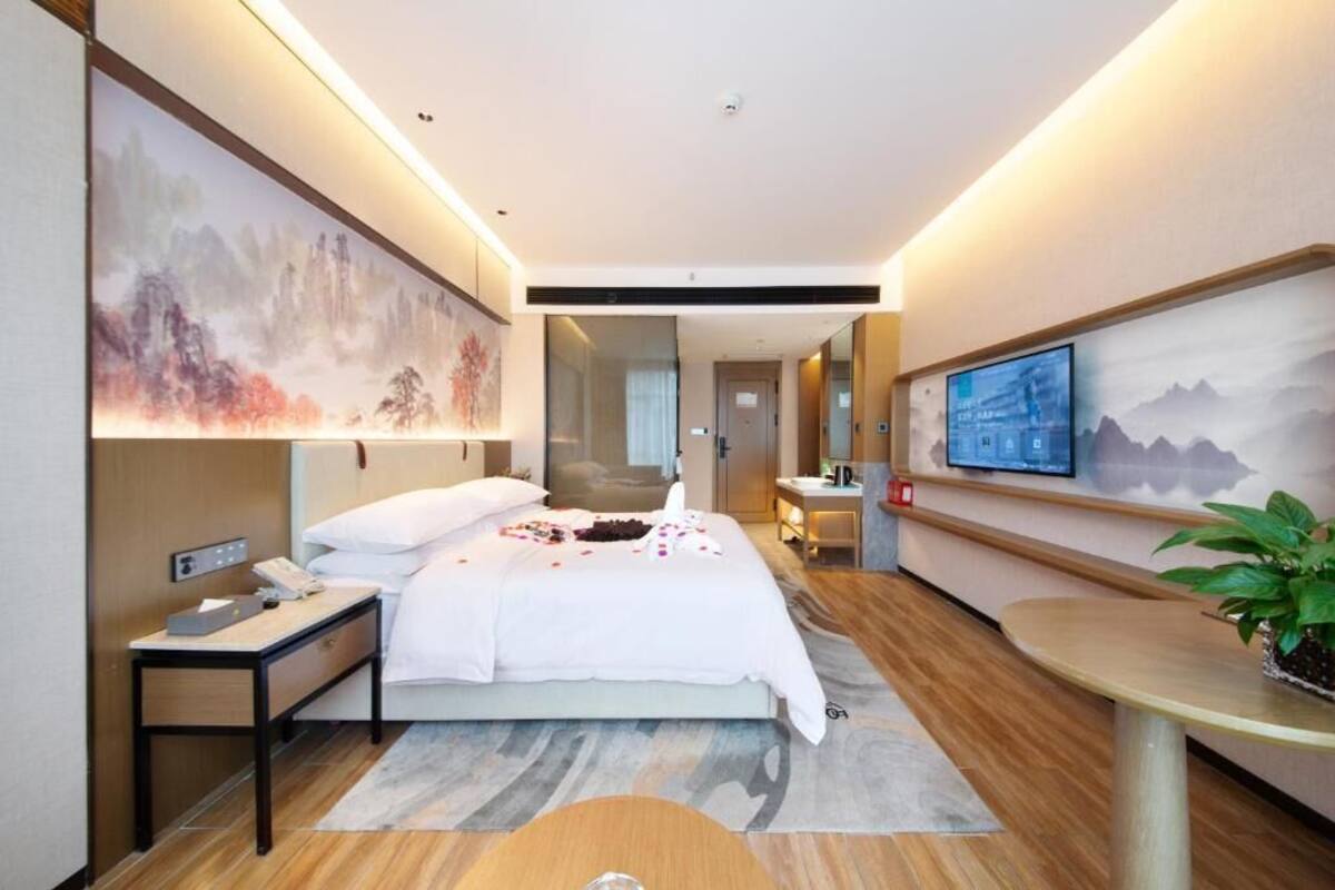 Kamar Double Deluks, pemandangan kota | Seprai premium, busa memori, kedap suara, dan Wi-Fi gratis