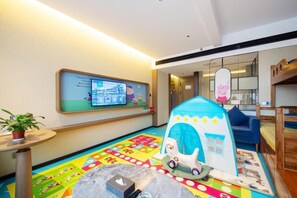 Deluxe kamer, uitzicht op de stad | Kindergedeelte