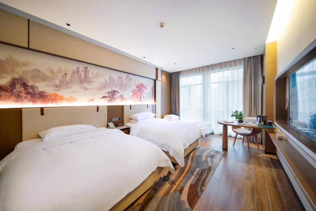 Kamar Triple Deluks, pemandangan kota | Seprai premium, busa memori, kedap suara, dan Wi-Fi gratis