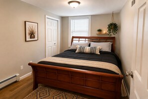 2 bedrooms, WiFi (free), bed sheets