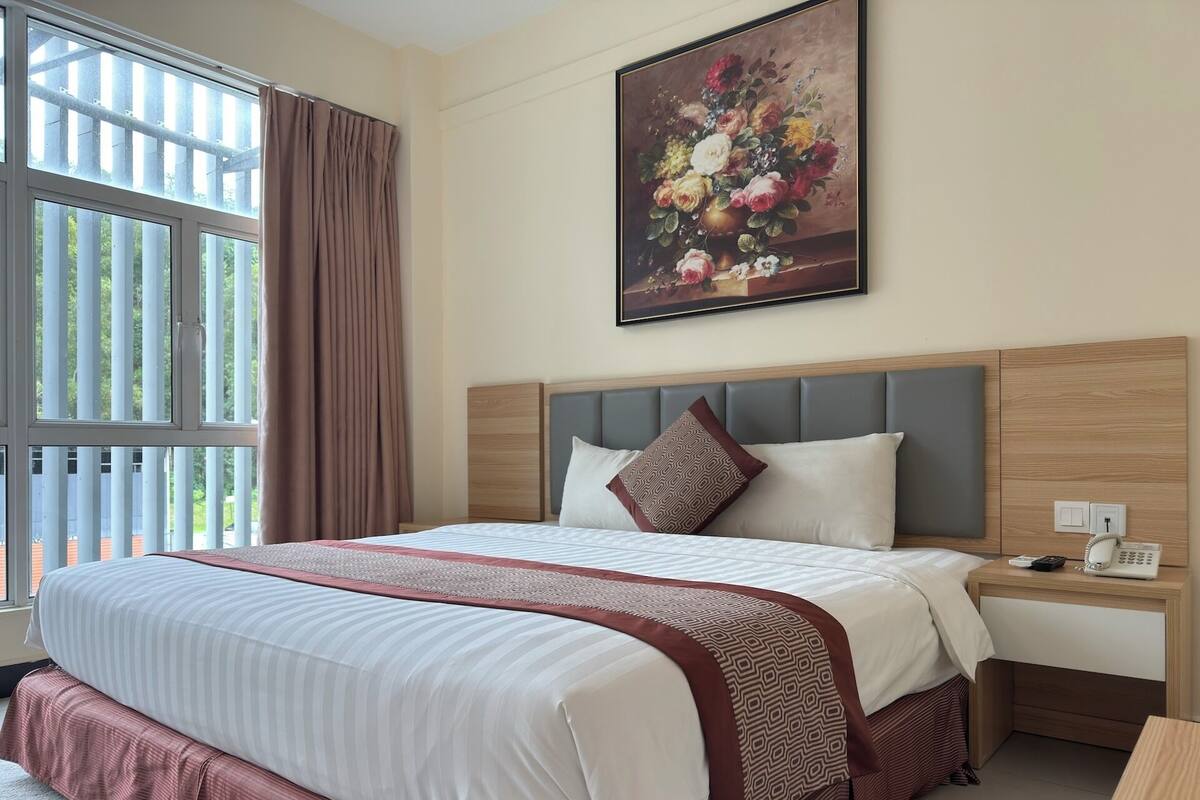 Premium Room, 1 King Bed, Non Smoking