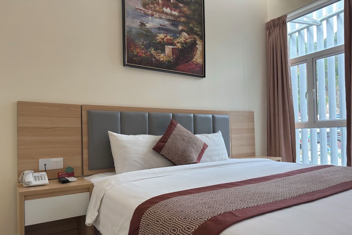 Deluxe Room, 1 King Bed, Non Smoking