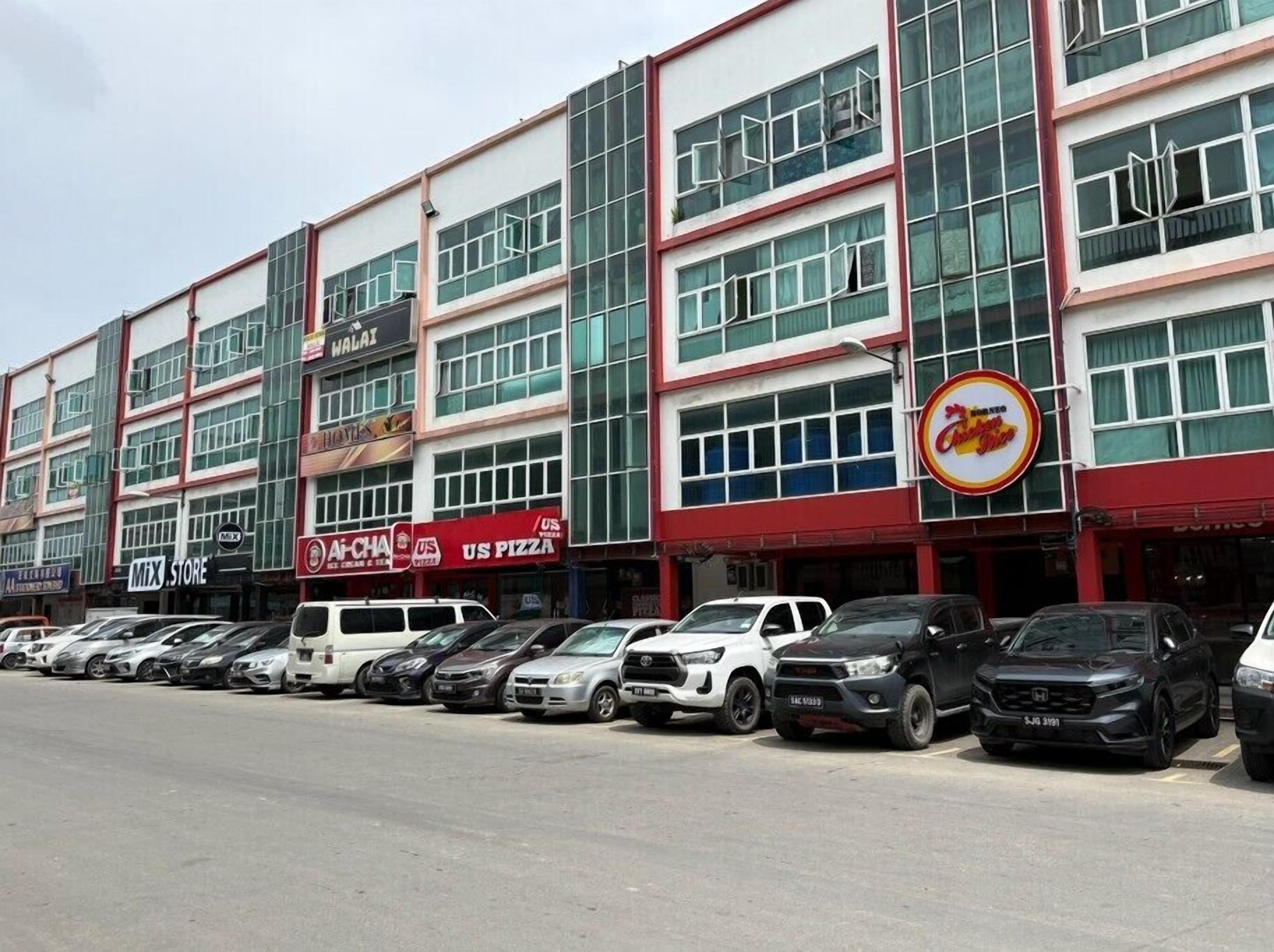 A multi-story building with various commercial establishments including a pizza restaurant and a store named 'Mix Store'.