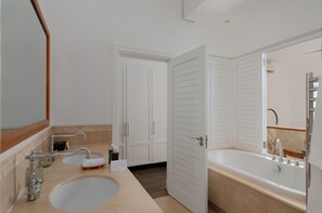 Doccia, asciugacapelli, bidet, asciugamani