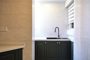 Superior Suite, Garden View | Private kitchen - Innocondo Extended Stay Jing'an San He Garden (Shanghai)