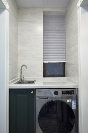 Superior Suite, Garden View | Bathroom - Innocondo Extended Stay Jing'an San He Garden (Shanghai)