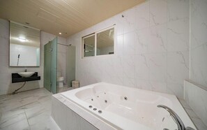 デラックス ダブルルーム | バスルーム