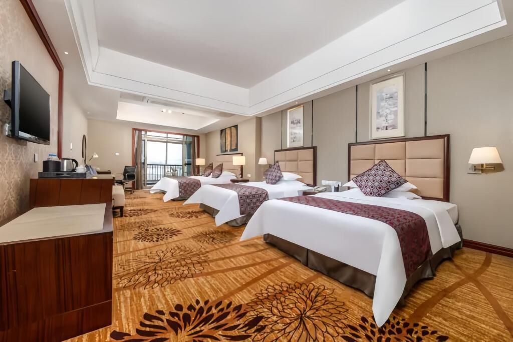 Habitación triple Deluxe, balcón, vista a la colina