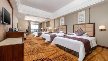 Habitación triple Deluxe, balcón, vista a la colina