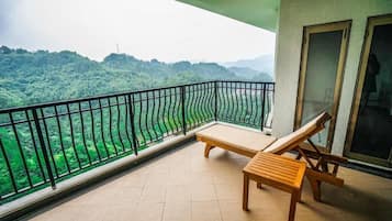 Suite de lujo, balcón, vista a la colina | Áreas de la propiedad