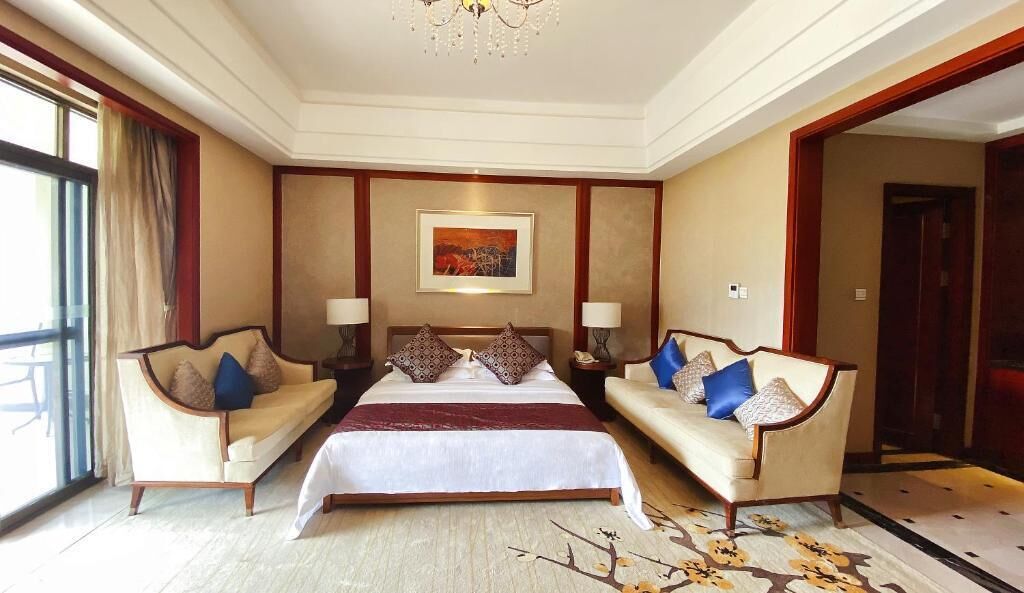 Suite de lujo, balcón, vistas a la colina