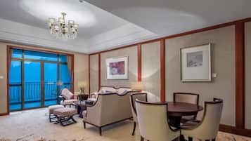 Habitación doble de lujo, balcón, vista a la colina | Interior