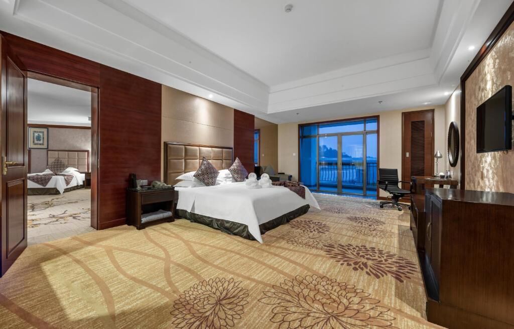 Habitación superior, balcón, vistas a la colina