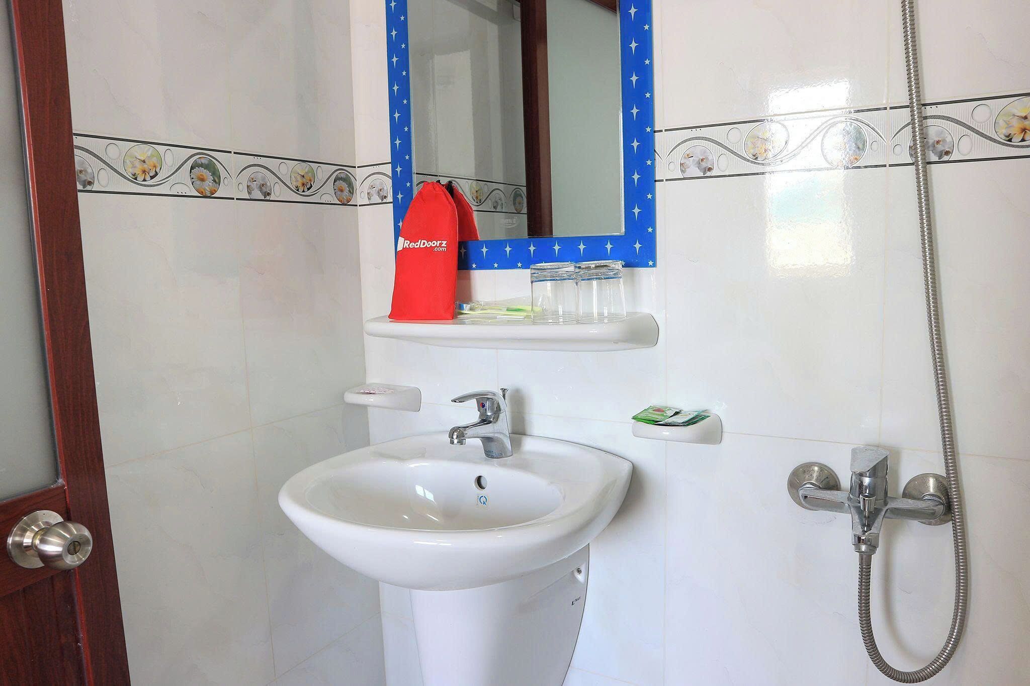 Ducha, toallas, jabón, shampoo