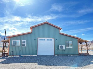 Exterior - Relaxing Rustic Barndominium with Mountain View’s in Challis Idaho (Challis)