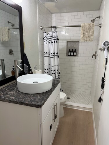Garden Estate at the base of the Mountains, sleeps 16, near BYU