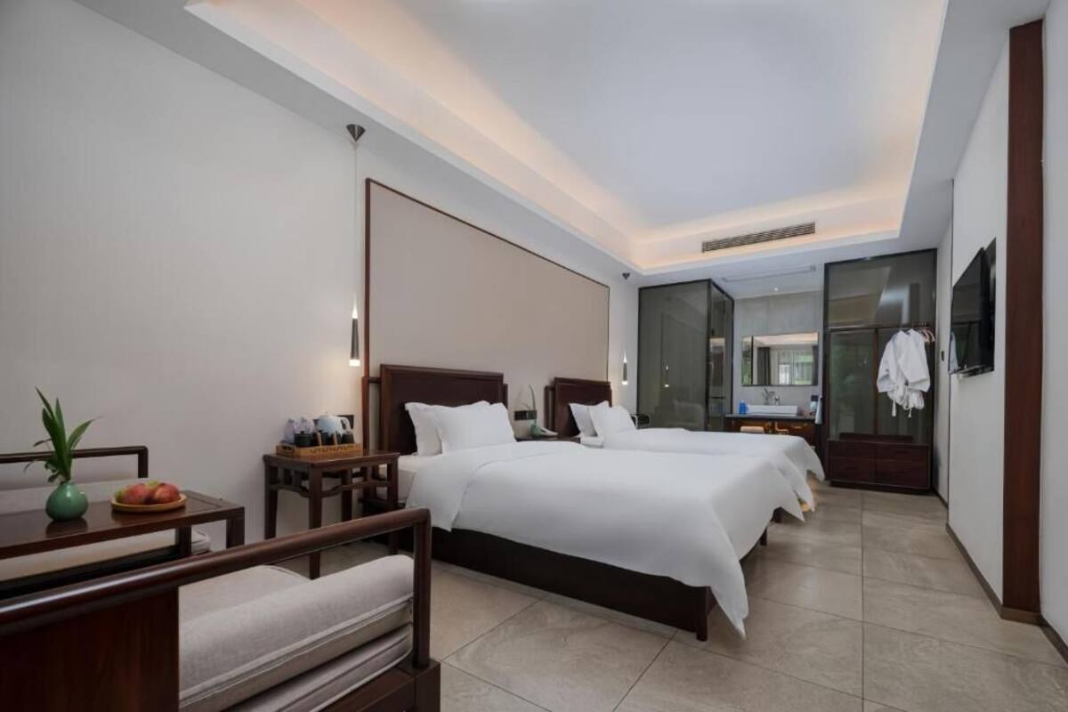 Phòng 2 giường đơn Deluxe, sân hiên, quang cảnh sân vườn