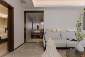 Family Suite, Patio, Courtyard View | Interior - Serene Peaks Courtyard (Fenghuang)