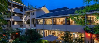 Serene Peaks Courtyard