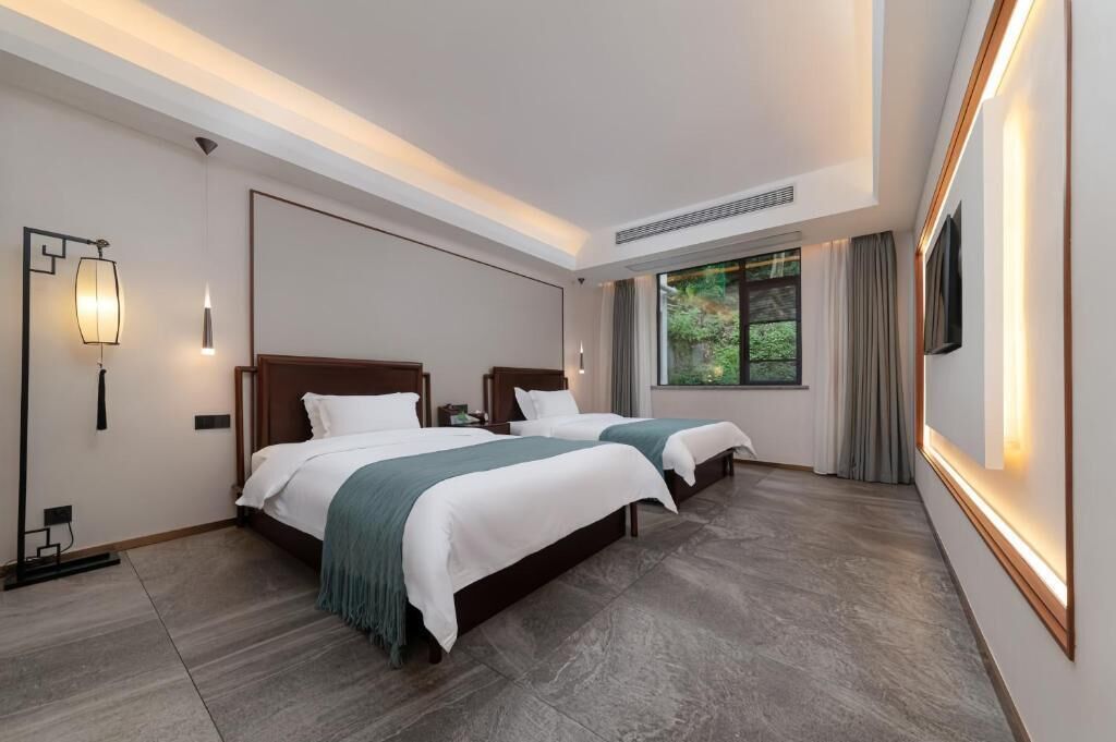 Suite, patio, vistas a la colina