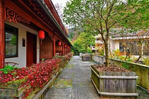 华丽双床房, 露台, 庭院景观 | 住宿场地