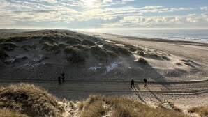 A beach with dunes and a clear sky. - 5 Star Holiday Home in Norre Nebel (Norre Nebel)