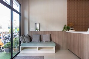 Lobby - Cozy Night Room - Perfect Sleep, 4 min to Bangla (ตำบล ป่าตอง)