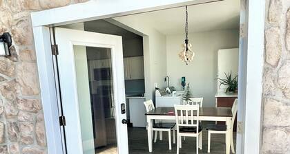 Sunset Escape … Spacious, Sleeps 8, Private Land