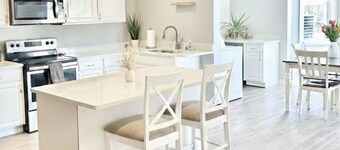 Sunset Escape … Spacious, Sleeps 8, Private Land