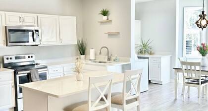 Sunset Escape … Spacious, Sleeps 8, Private Land