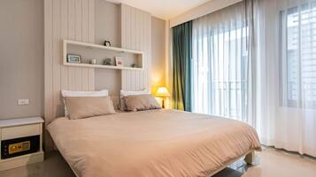 Desk, WiFi, bed sheets