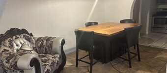 Beautiful 3-bedroom guest house in Commerce City perfect for your getaway
