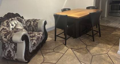 Beautiful 3-bedroom guest house in Commerce City perfect for your getaway