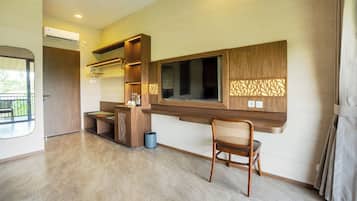 Standard Twin Room, Balcony, Resort View | Interior
