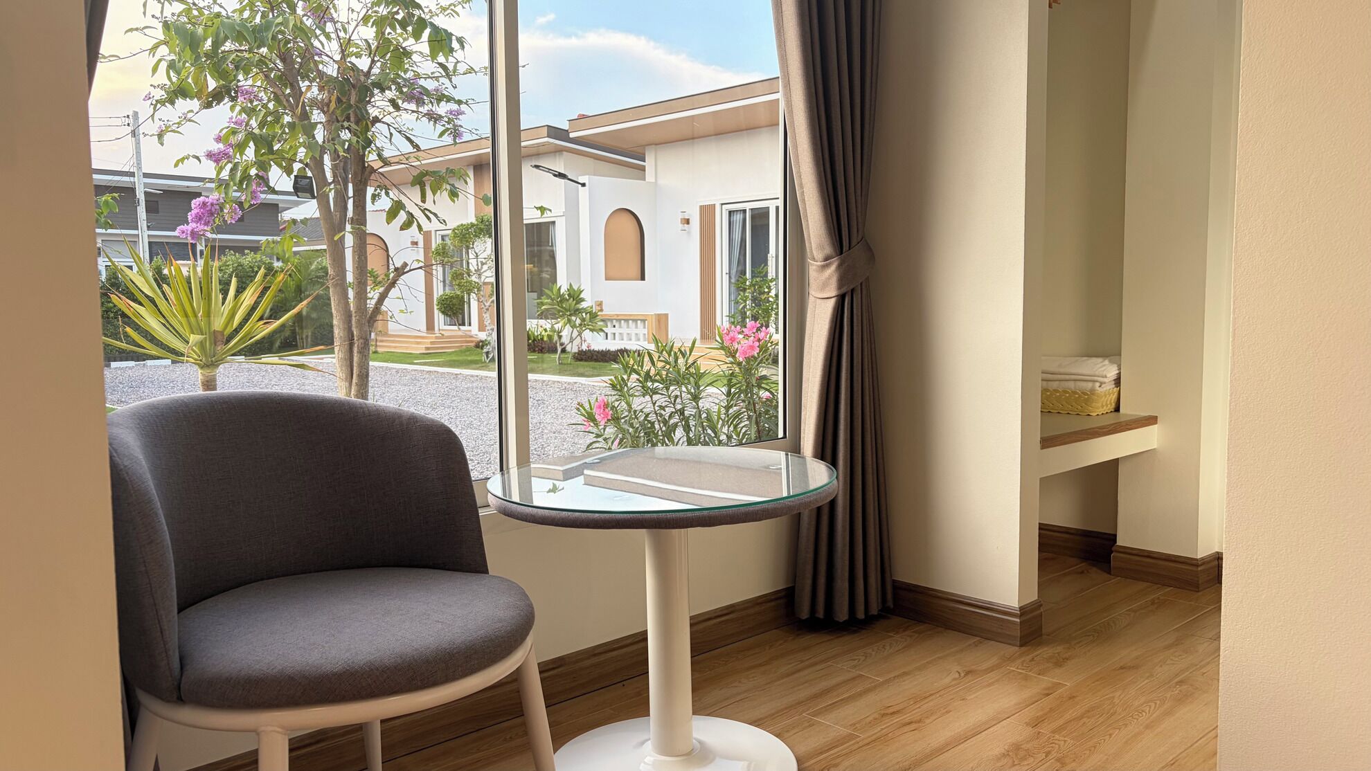 Superior Room, 1 King Bed | Interior