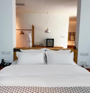 Superior Double Room, Balcony, Courtyard View - Avatar Peaks Resort (Zhangjiajie)