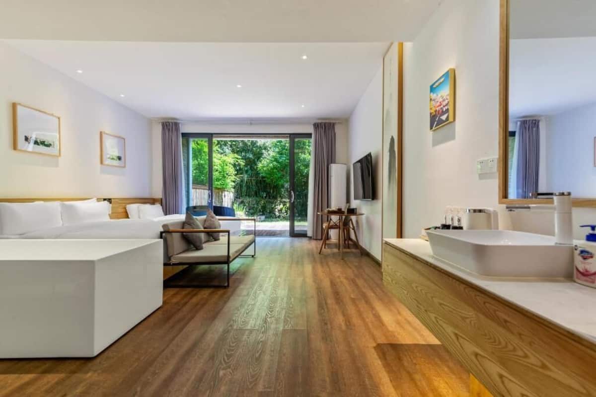 Family Triple Room, Balcony, Courtyard View