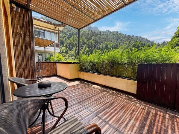 Family Triple Room, Balcony, Courtyard View | Outdoor dining - Avatar Peaks Resort (Zhangjiajie)