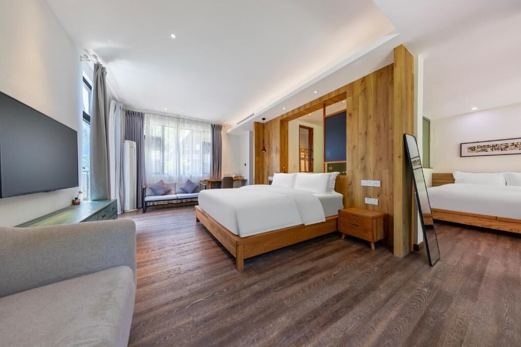 Premier Suite, Balcony, Courtyard View