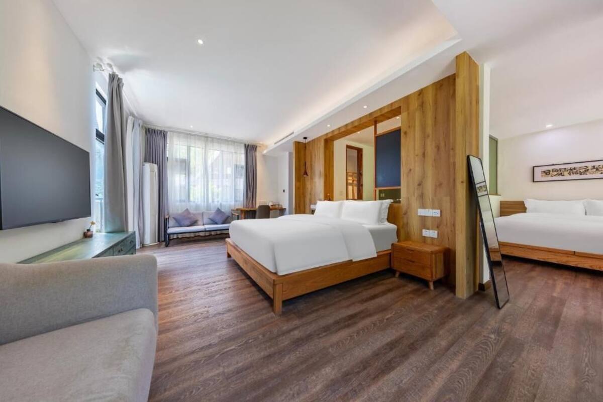 Premier Suite, Balcony, Courtyard View