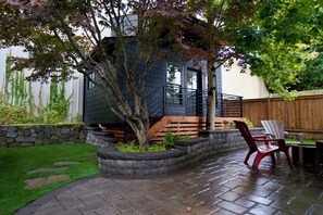 Terrace/patio - Backyard Studio in South Park (Seattle)