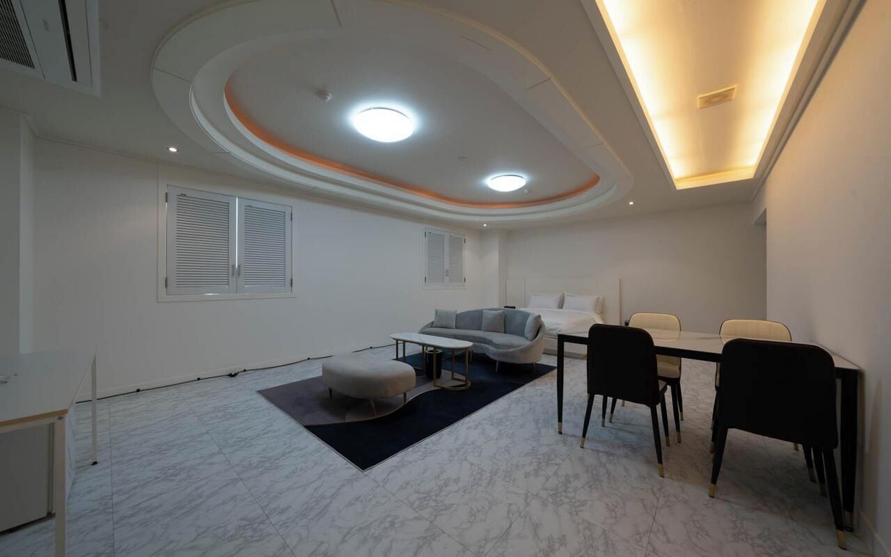 Suite | Interior