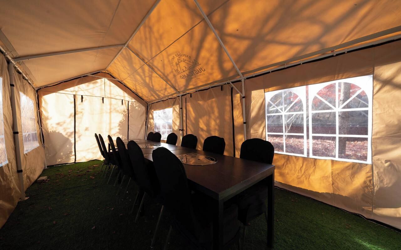 منطقة خارجية لإقامة الولائم والاحتفالات